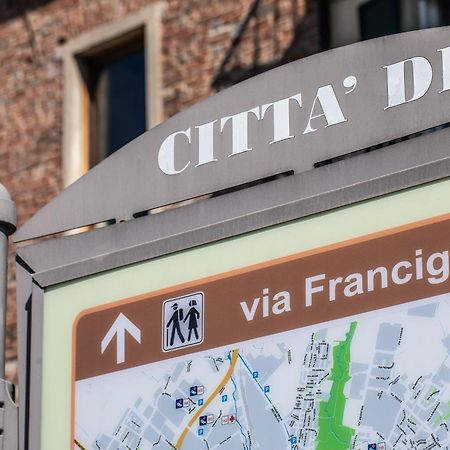 Angolo Al Ponte Micro Appartamento In Pieno Centro Pavia Exteriör bild