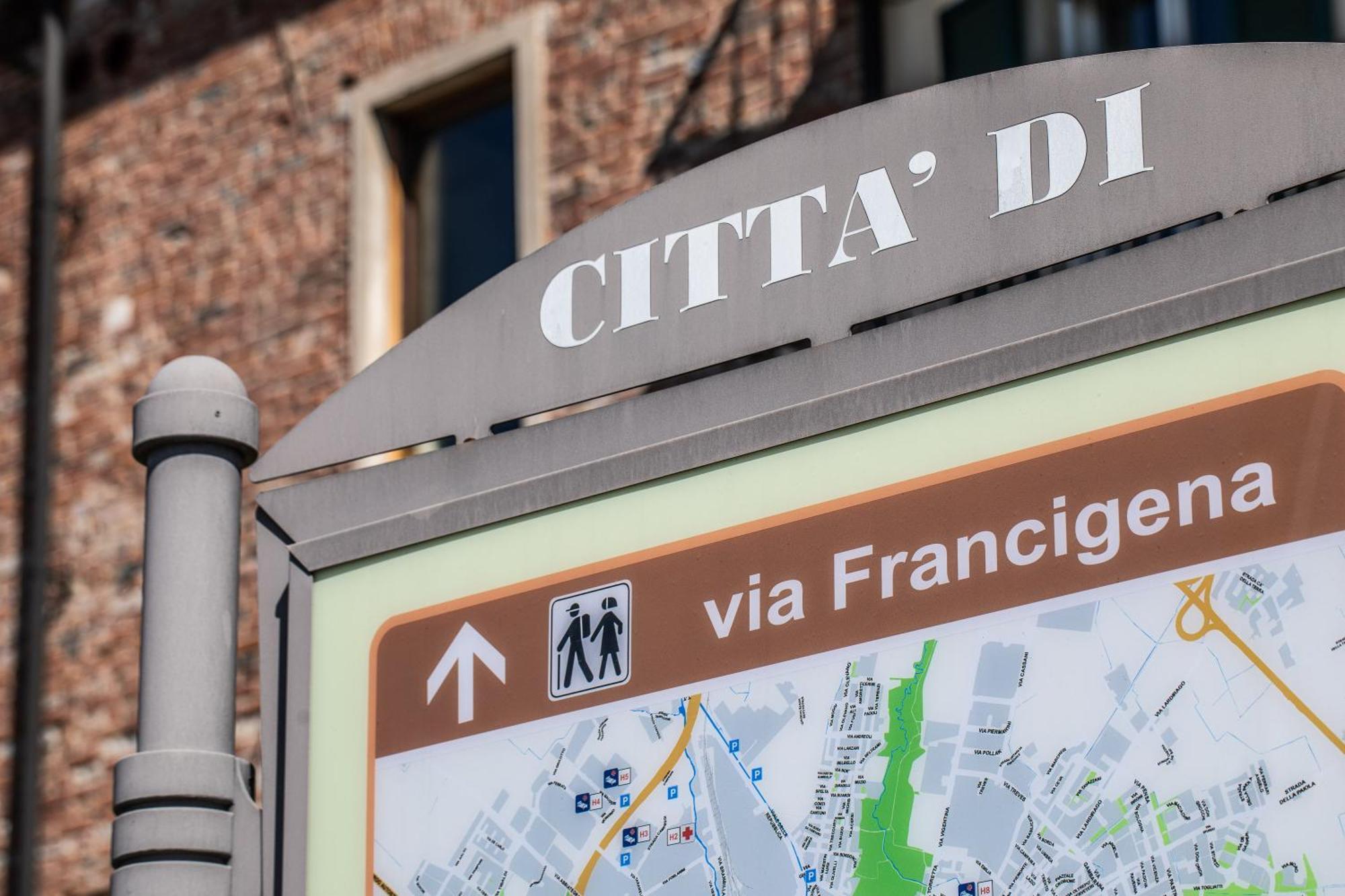 Angolo Al Ponte Micro Appartamento In Pieno Centro Pavia Exteriör bild